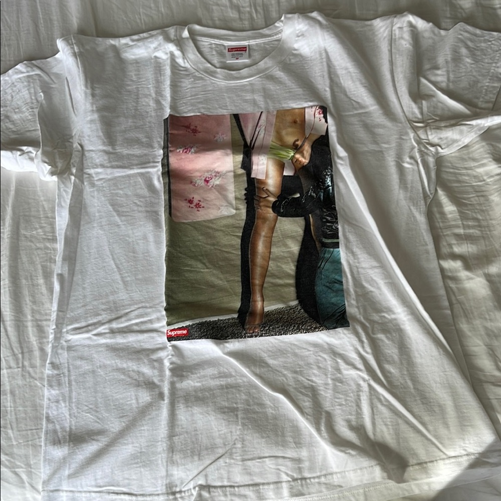 Supreme White Short Sleeve Tee with Graphic Design